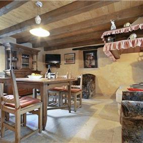 4 bedroom villa with pool near Svetvinčenat, Istria, sleeps 10